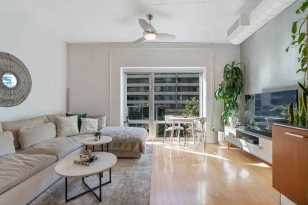 $2,400 / 1br - 695ft2 - $2400 for 660sq ft, Vibrant South Park District 1bd/1bth in Downtown LA (Los Angeles)s