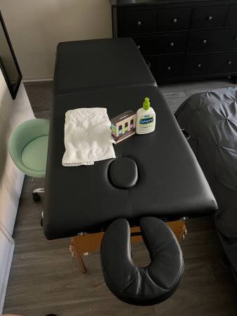 Young Male Masseuse at Your Service (Sherman Oaks) Young Male Masseuse at Your Service (Sherman Oaks)