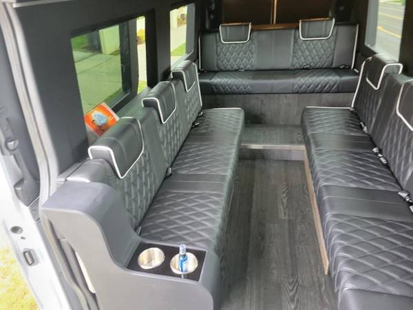 Luxury Party Bus Rentals at $89 Per Hour in LA Luxury Party Bus Rentals at $89 Per Hour in LA