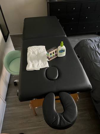Young Male Masseuse At Your Service (Sherman Oaks) Young Male Masseuse At Your Service (Sherman Oaks)
