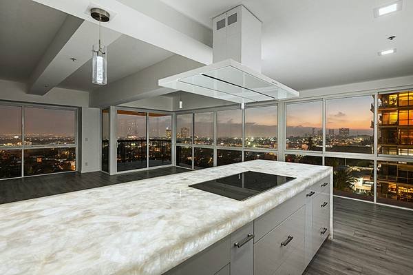 Luxury Condo 2 Bed + 2.5 Bath, $1,980,000 (Westwood) Luxury Condo 2 Bed + 2.5 Bath, $1,980,000 (Westwood)