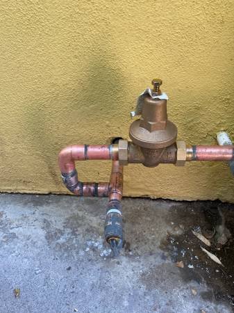 Plumber / Plomero Plumber / Plomero