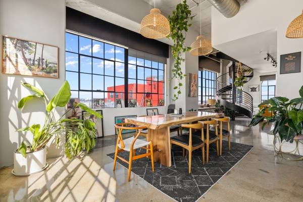 DTLA Penthouse Seeks Part-Time/Flexible Creative Director/Admin Commission Role (Los Angeles)s