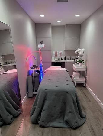 Room for Rent in Luxury Beverly Hills Skincare Studio (Beverly Hills)s
