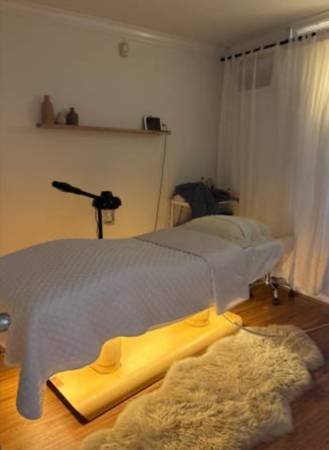 Salon Room Available for Esthetician, Massage Therapist, or Lash Tech in Manhattan Beachs