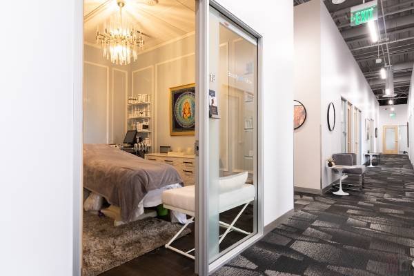 Window Studios Starting at $339 with 6 Weeks Free Rent in Woodland Hillss